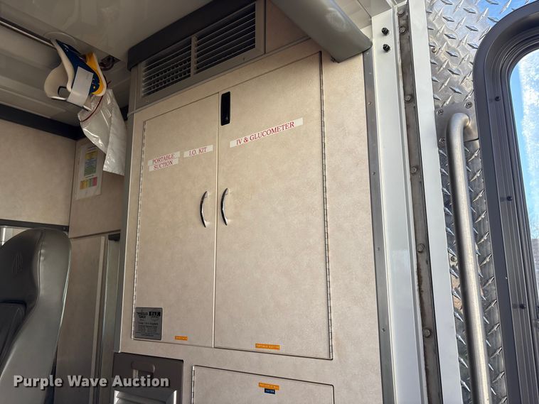 image for item FG2514 2004 Ford E450 Super Duty ambulance