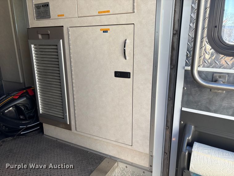 image for item FG2514 2004 Ford E450 Super Duty ambulance