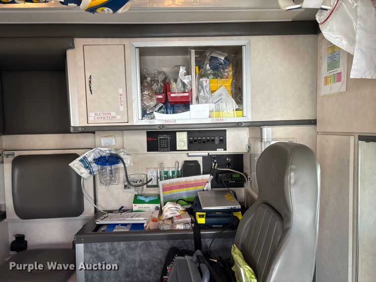 image for item FG2514 2004 Ford E450 Super Duty ambulance