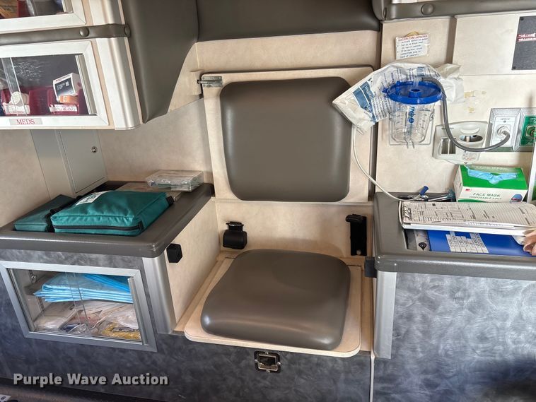 image for item FG2514 2004 Ford E450 Super Duty ambulance