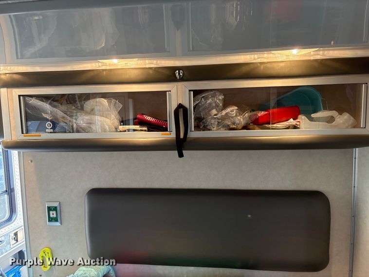 image for item FG2514 2004 Ford E450 Super Duty ambulance