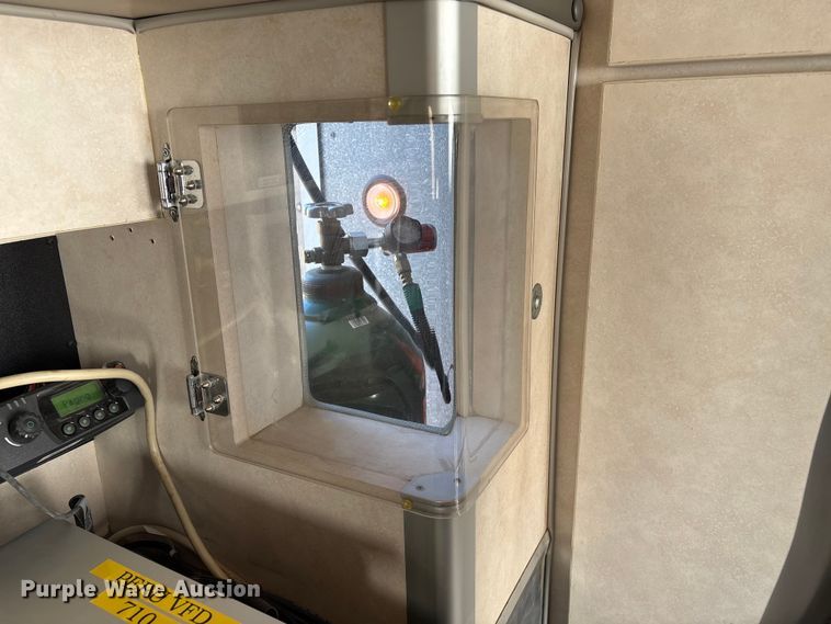 image for item FG2514 2004 Ford E450 Super Duty ambulance