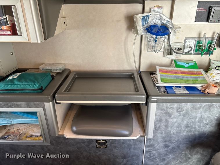 image for item FG2514 2004 Ford E450 Super Duty ambulance