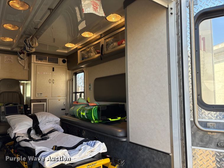 image for item FG2514 2004 Ford E450 Super Duty ambulance