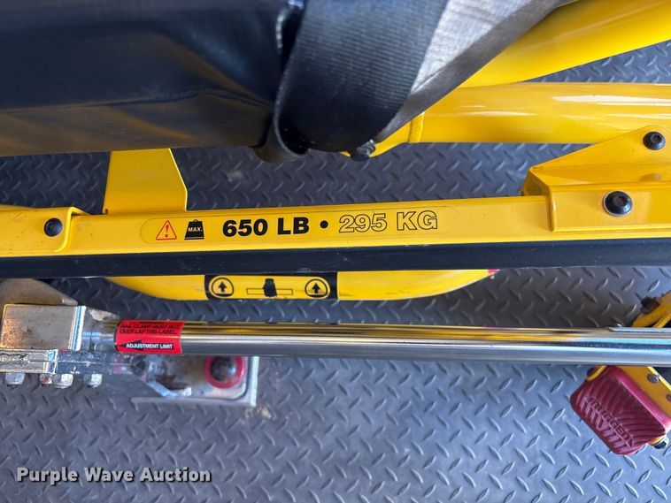 image for item FG2514 2004 Ford E450 Super Duty ambulance