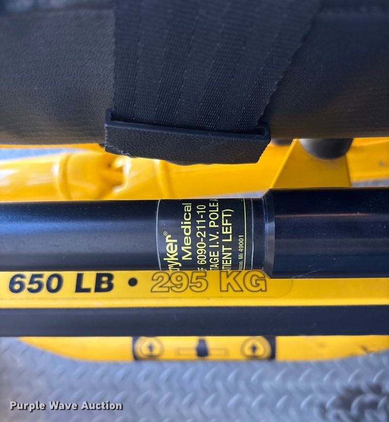 image for item FG2514 2004 Ford E450 Super Duty ambulance