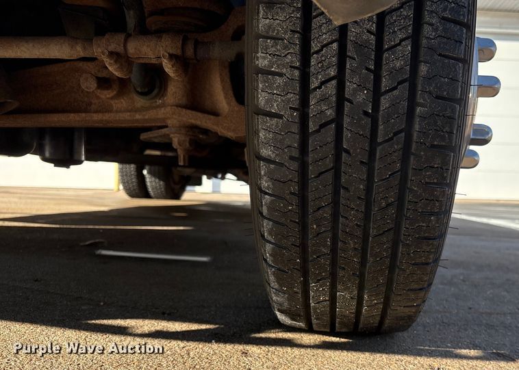 image for item FG2514 2004 Ford E450 Super Duty ambulance