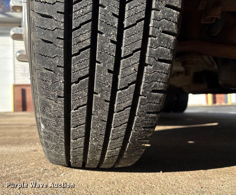 image for item FG2514 2004 Ford E450 Super Duty ambulance