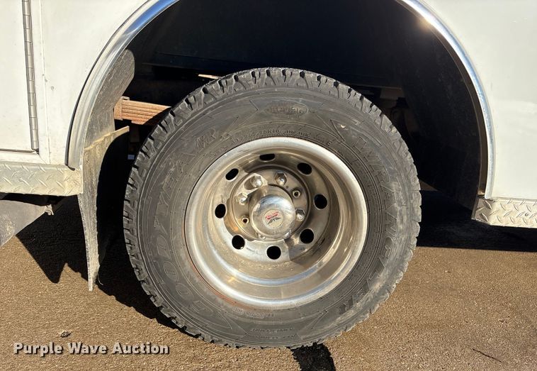 image for item FG2514 2004 Ford E450 Super Duty ambulance