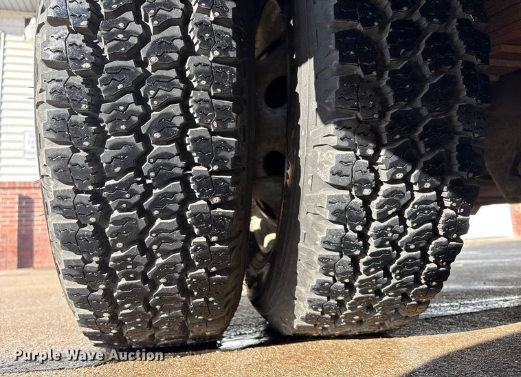 image for item FG2514 2004 Ford E450 Super Duty ambulance