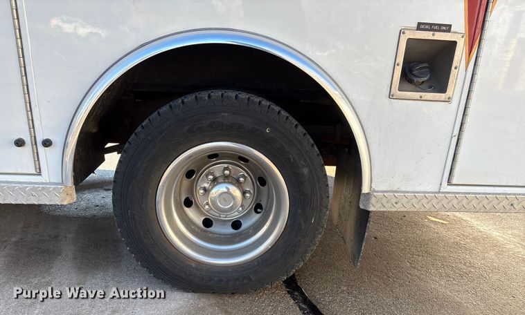 image for item FG2514 2004 Ford E450 Super Duty ambulance