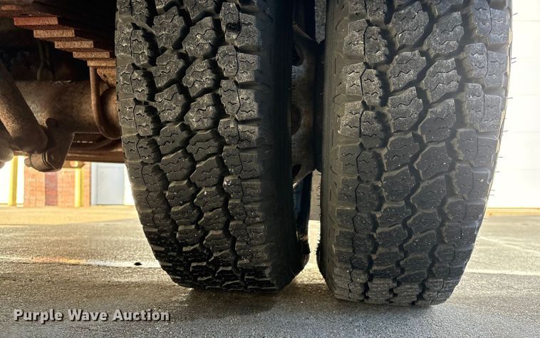 image for item FG2514 2004 Ford E450 Super Duty ambulance