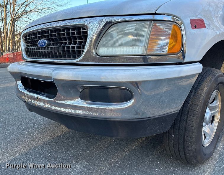 image for item FI1609 1997 Ford Expedition XLT SUV