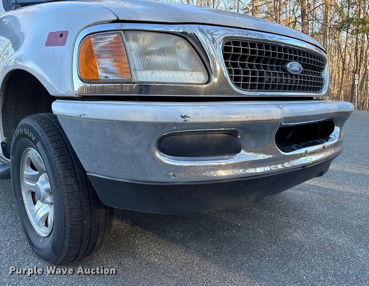 image for item FI1609 1997 Ford Expedition XLT SUV