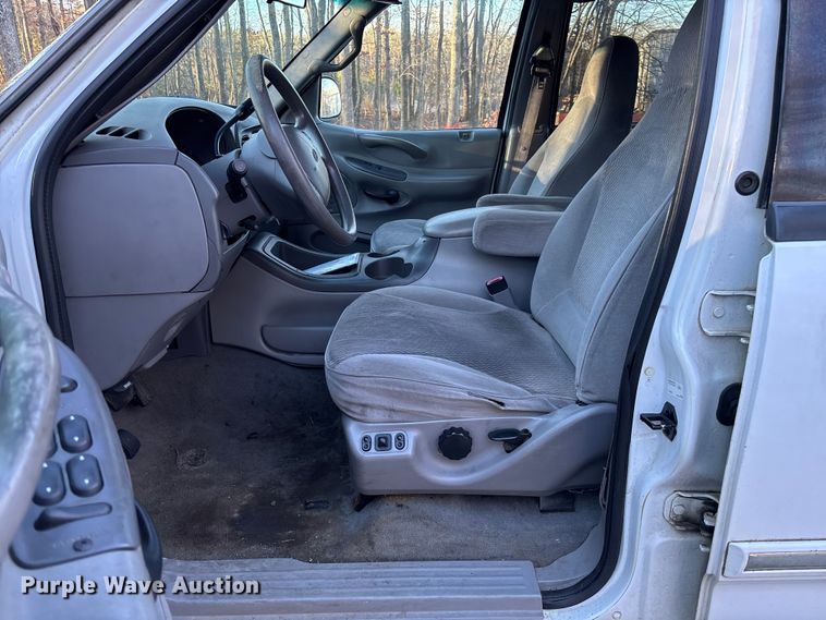 image for item FI1609 1997 Ford Expedition XLT SUV