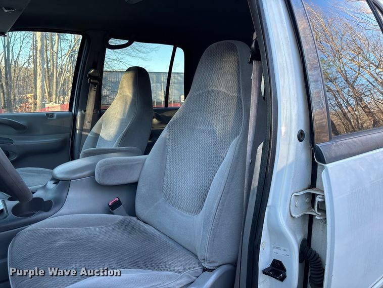image for item FI1609 1997 Ford Expedition XLT SUV