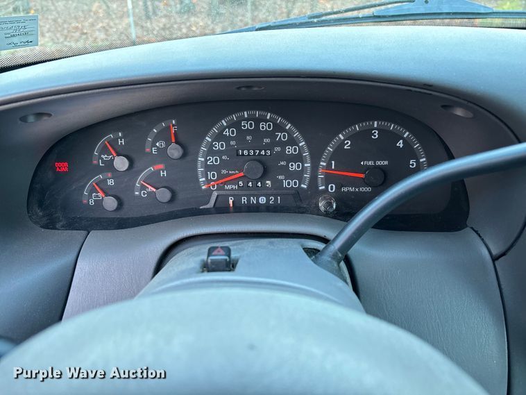 image for item FI1609 1997 Ford Expedition XLT SUV