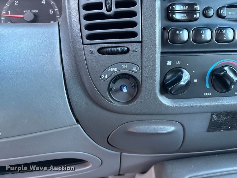 image for item FI1609 1997 Ford Expedition XLT SUV