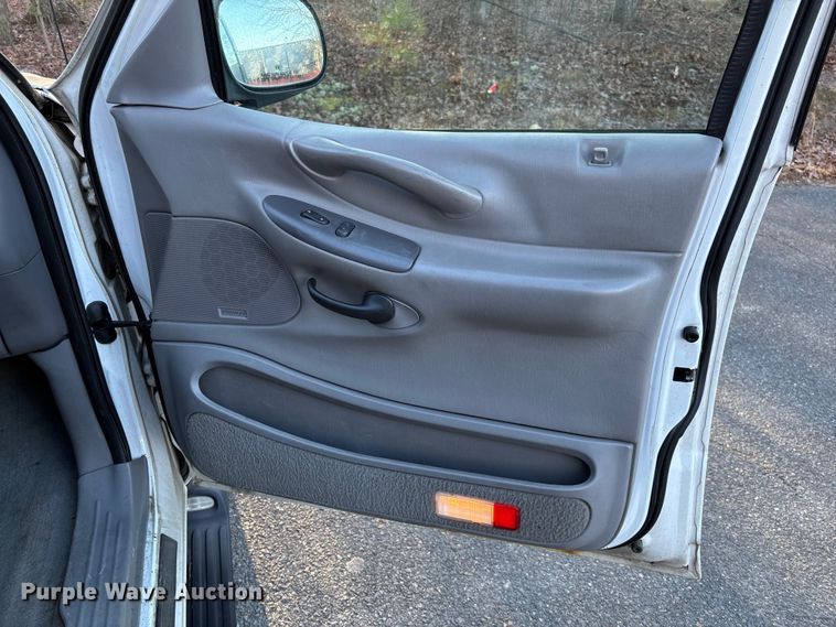 image for item FI1609 1997 Ford Expedition XLT SUV