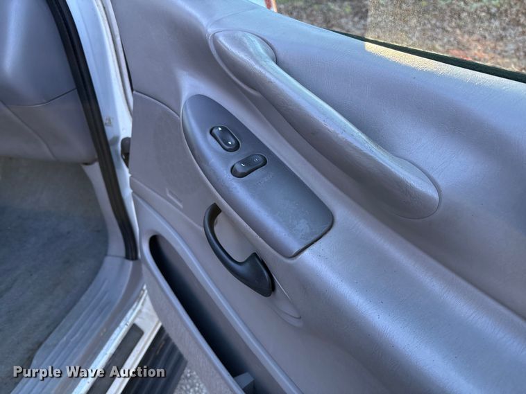 image for item FI1609 1997 Ford Expedition XLT SUV