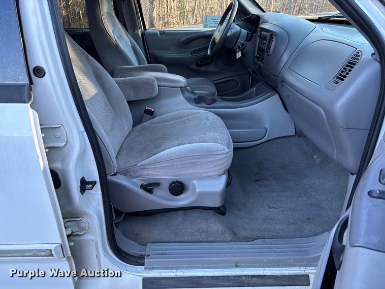 image for item FI1609 1997 Ford Expedition XLT SUV