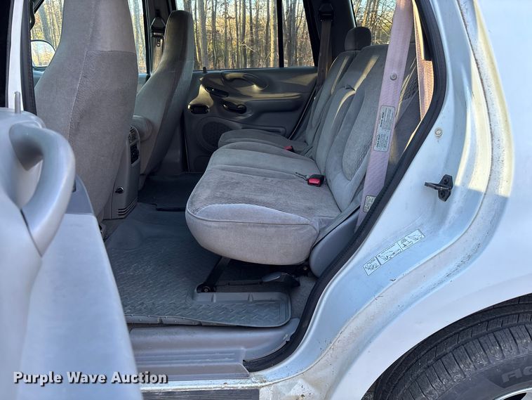 image for item FI1609 1997 Ford Expedition XLT SUV