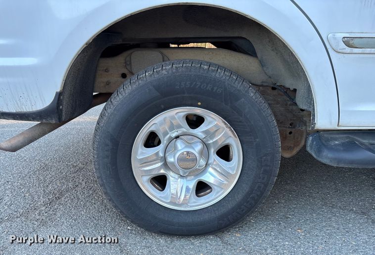 image for item FI1609 1997 Ford Expedition XLT SUV