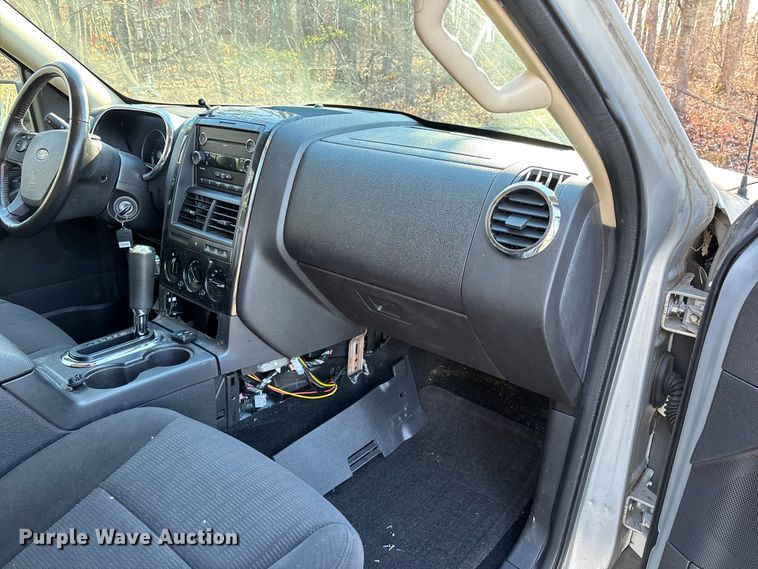 image for item FI1613 2010 Ford Explorer XLT SUV