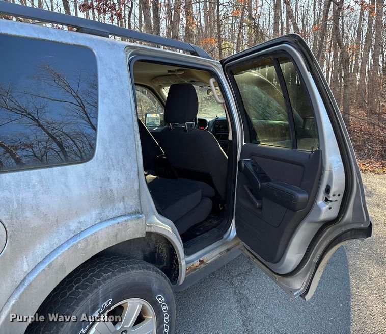 image for item FI1613 2010 Ford Explorer XLT SUV