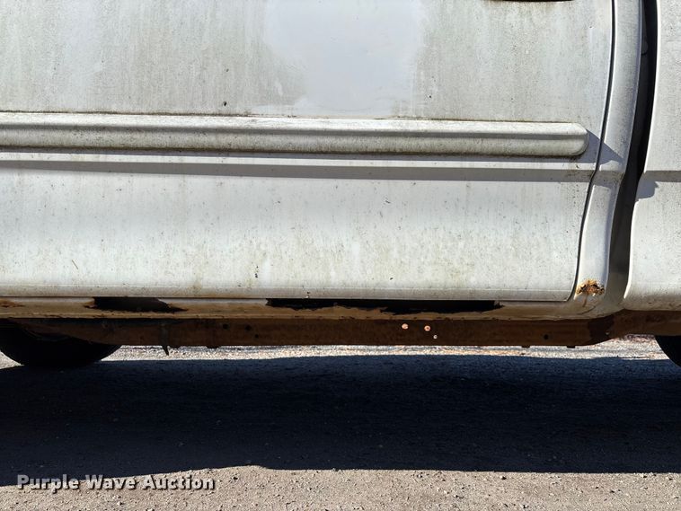 image for item FI1617 2000 Ford F150 XLT pickup truck