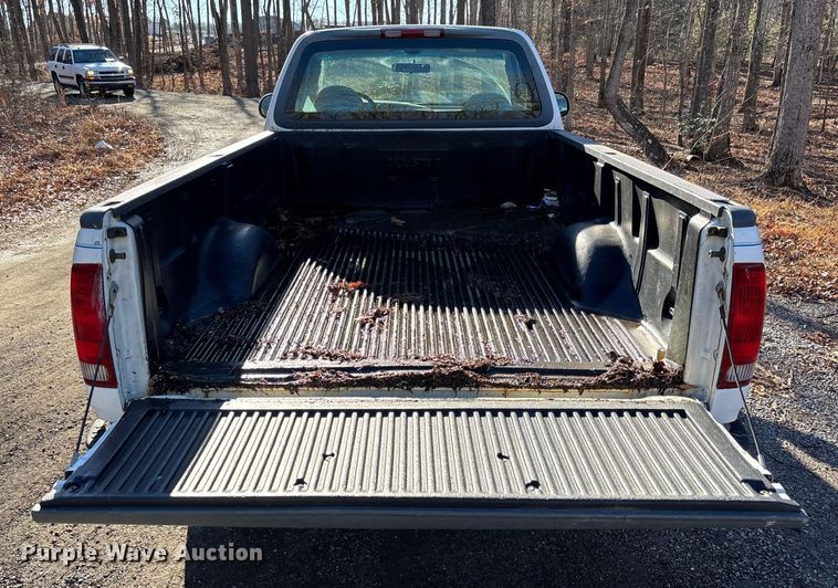 image for item FI1617 2000 Ford F150 XLT pickup truck