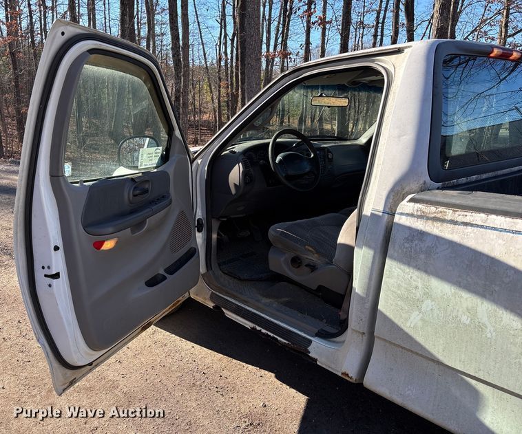 image for item FI1617 2000 Ford F150 XLT pickup truck