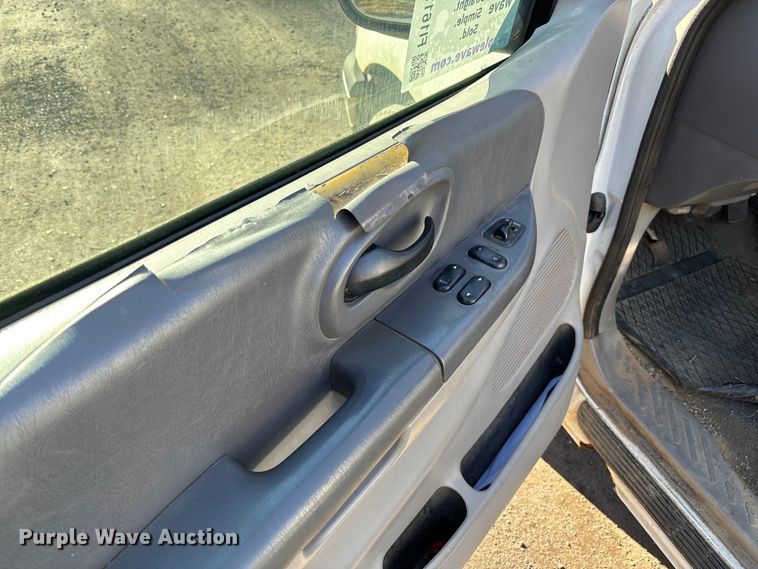 image for item FI1617 2000 Ford F150 XLT pickup truck