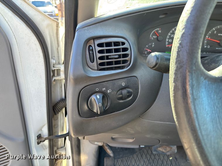 image for item FI1617 2000 Ford F150 XLT pickup truck