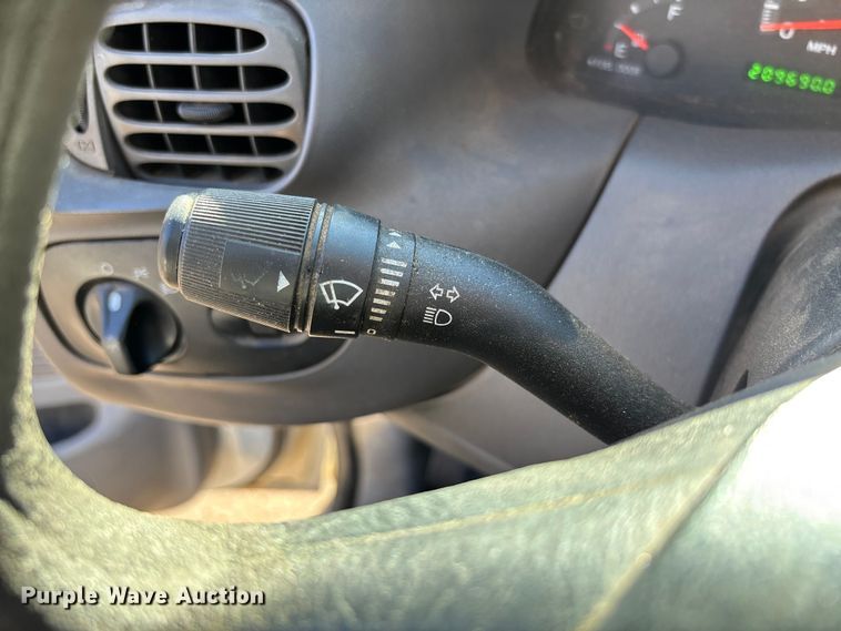 image for item FI1617 2000 Ford F150 XLT pickup truck