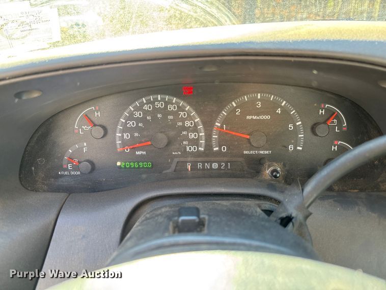 image for item FI1617 2000 Ford F150 XLT pickup truck