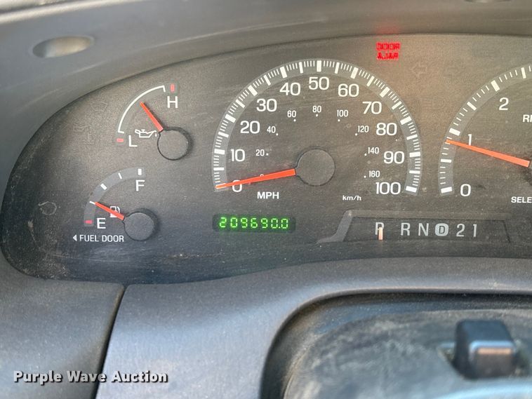 image for item FI1617 2000 Ford F150 XLT pickup truck