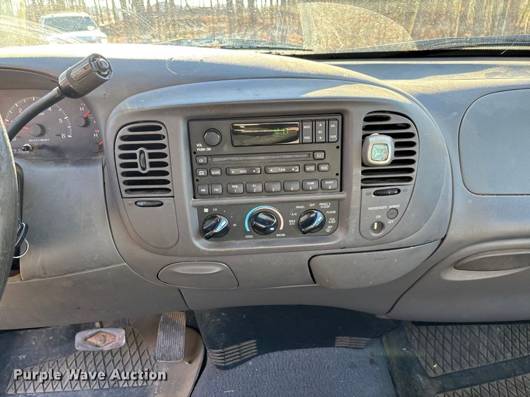 image for item FI1617 2000 Ford F150 XLT pickup truck