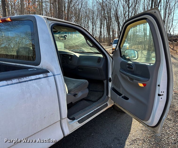 image for item FI1617 2000 Ford F150 XLT pickup truck