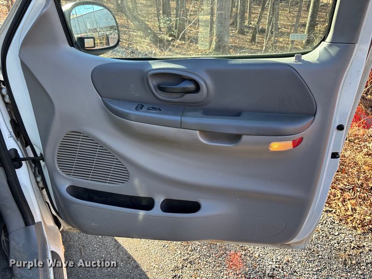 image for item FI1617 2000 Ford F150 XLT pickup truck