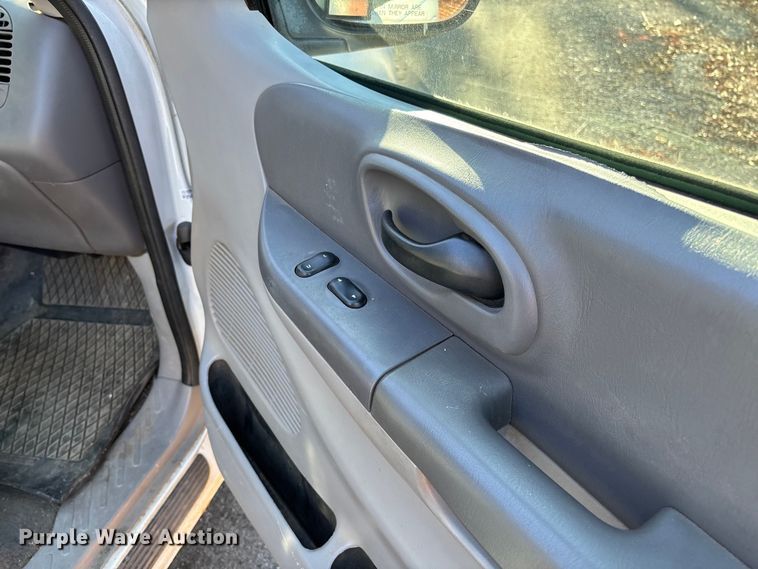 image for item FI1617 2000 Ford F150 XLT pickup truck