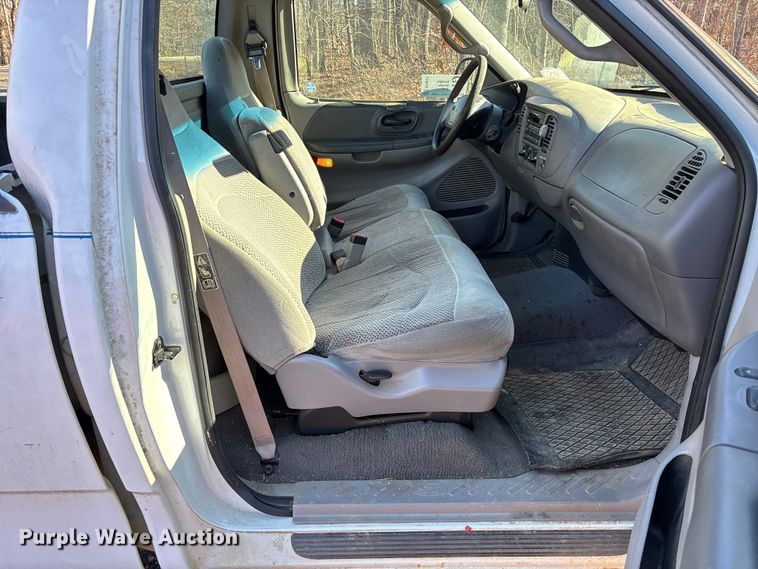 image for item FI1617 2000 Ford F150 XLT pickup truck