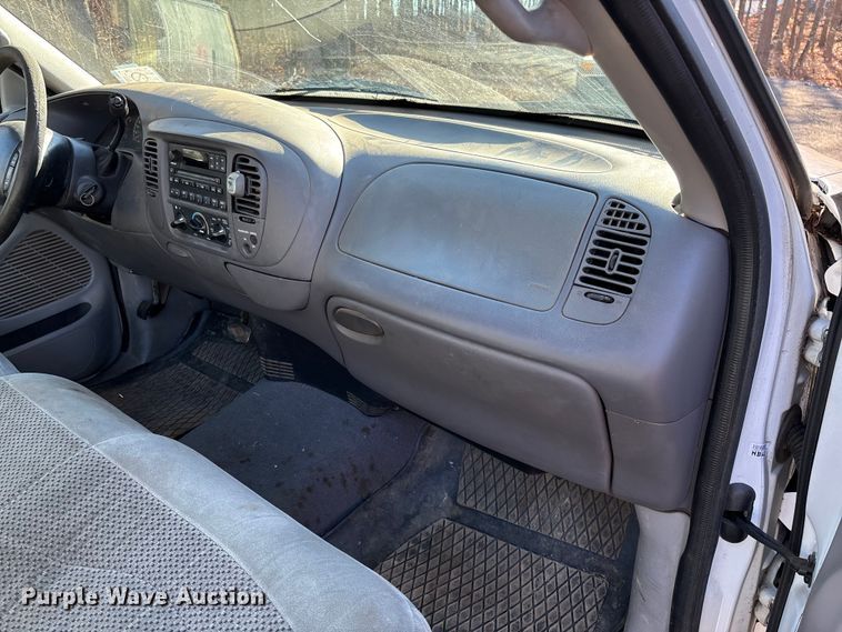 image for item FI1617 2000 Ford F150 XLT pickup truck