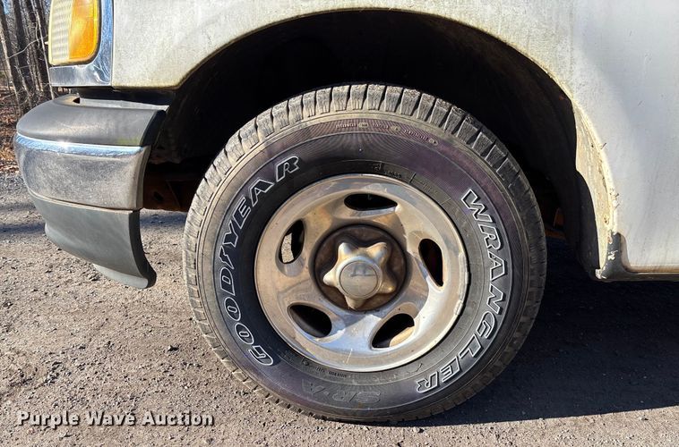 image for item FI1617 2000 Ford F150 XLT pickup truck