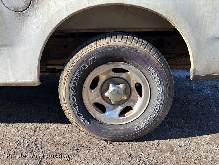 image for item FI1617 2000 Ford F150 XLT pickup truck