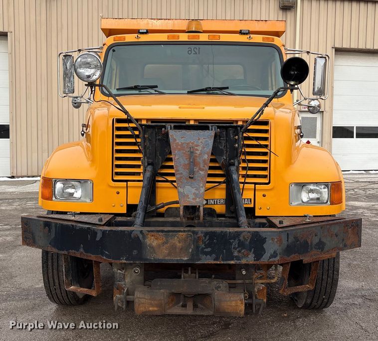 image for item FK1084 2000 International 4900 dump truck
