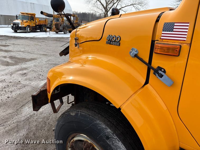 image for item FK1084 2000 International 4900 dump truck