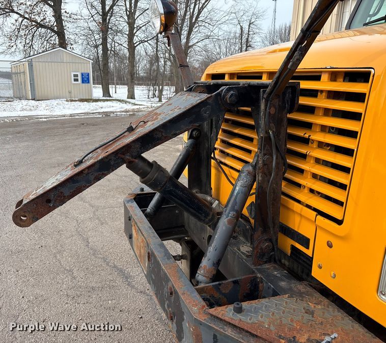 image for item FK1084 2000 International 4900 dump truck