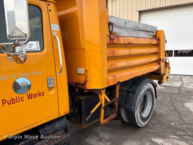 image for item FK1084 2000 International 4900 dump truck