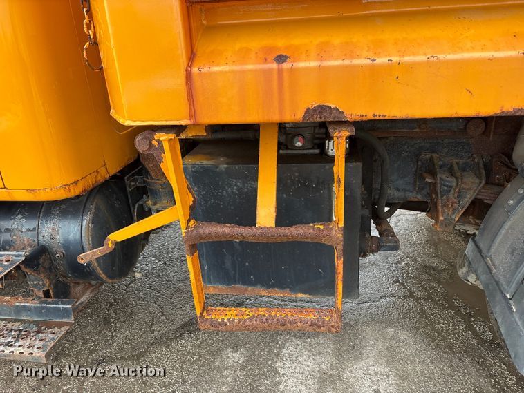 image for item FK1084 2000 International 4900 dump truck